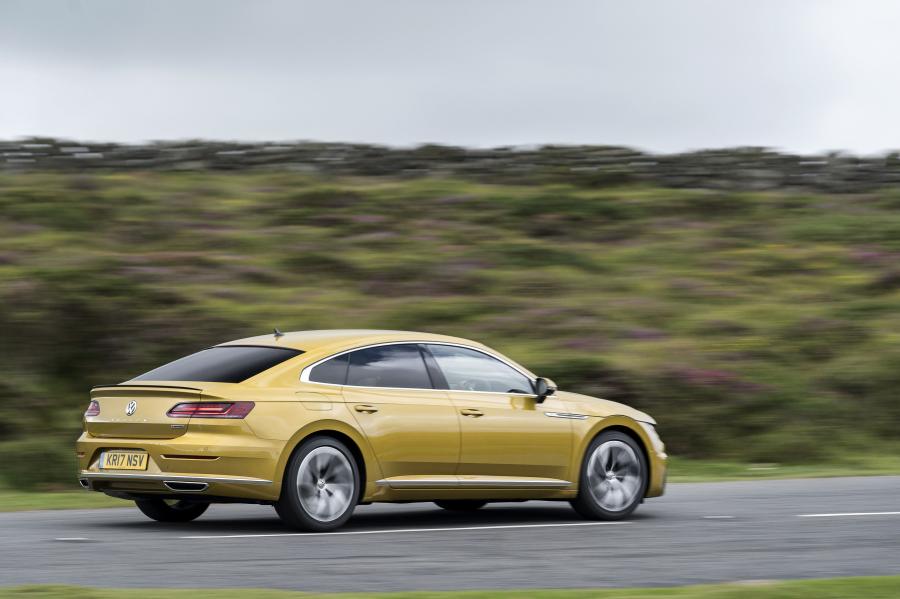  Volkswagen Arteon 4Motion R-Line 2017 года  (UK) (фото 5 из 41)